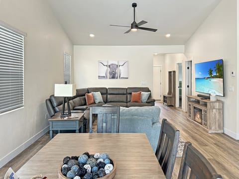 Open floor plan for dining and visiting together