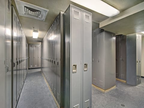 Passage Point offers ski lockers for most units.