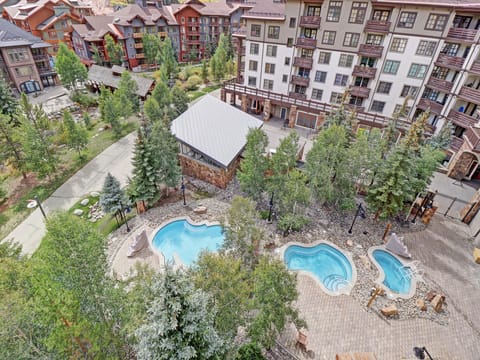 Aerial view of the outdoor heated pools and hot tubs at Passage Point, nestled among the pines in Copper Mountain’s Center Village. A relaxing retreat after a day on the slopes or summer trails.