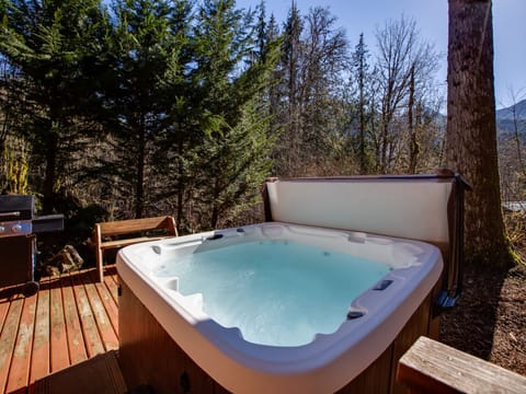 Another view of hot tub