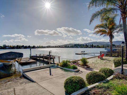 Private Beach with Great Views! 4BR Waterfront Home Haus in Novato