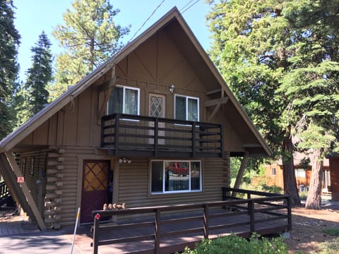 Classic Carnelian Bay Log Cabin in Lake Tahoe