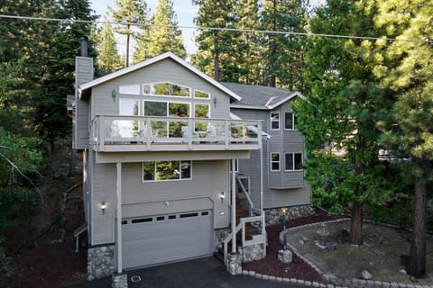 Huge mountain house with two separate decks.