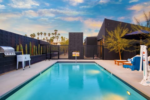 Blackhaus by AvantStay: A new upscale hotel in the heart of Palm Springs.