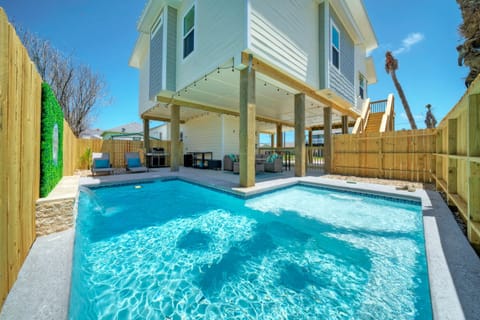 Private pool awaits you at Wave on Wave!