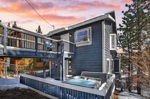 Your cozy mountain retreat in Big Bear!