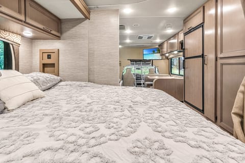 27: *NEW*2022 Thor LUXURY KING Bed,8 Sleeper,Solar Véhicule routier in San Diego