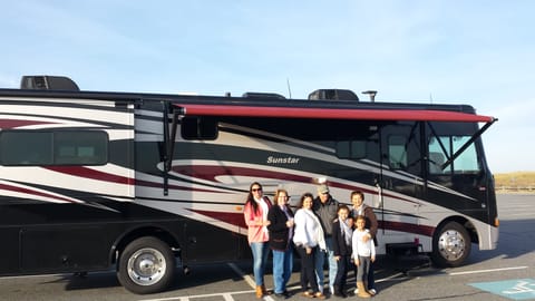 Awesome RV 4 sporting events, Glamping-staycations Drivable vehicle in Newburyport