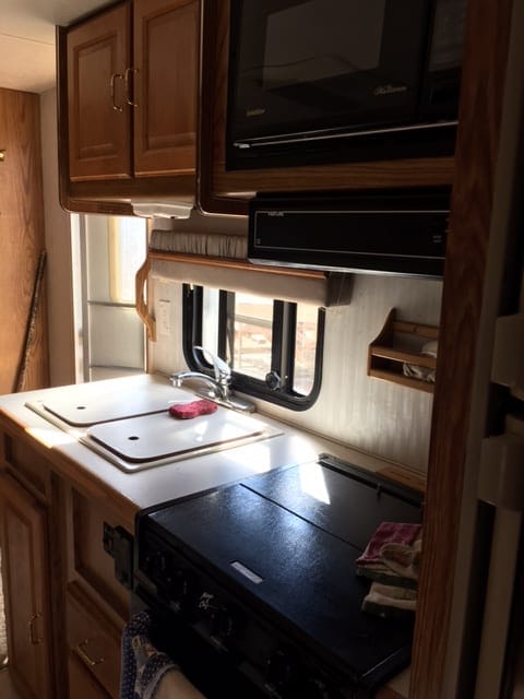 Perfect Family Travel Trailer Towable trailer in Reno