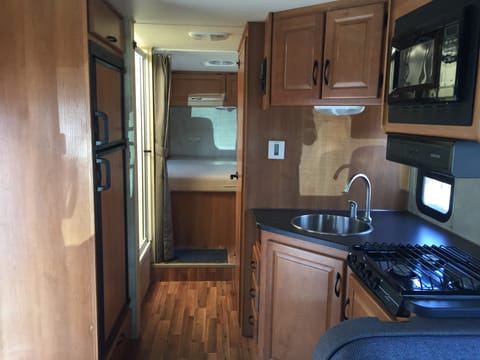 Majestic, 28 ft, Lots of Storage, Sleeps 7 Drivable vehicle in Millcreek