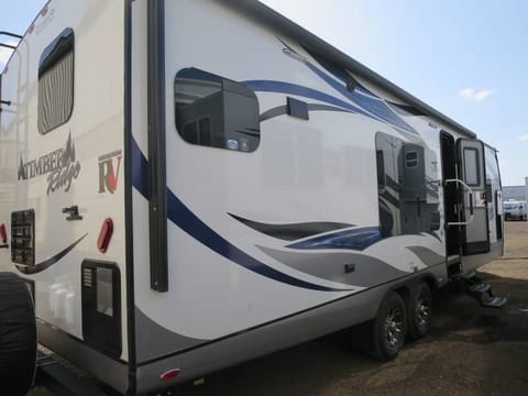 Timber Ridge Travel Trailer:  NO BURNING MAN! Towable trailer in Folsom