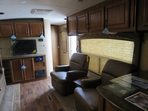 Timber Ridge Travel Trailer:  For delivery and Pick-Up only Towable trailer in Folsom