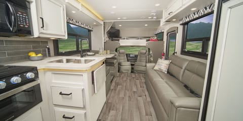 "Johnny" Jayco Redhawk 31F - Modern Farmhouse Drivable vehicle in Brentwood