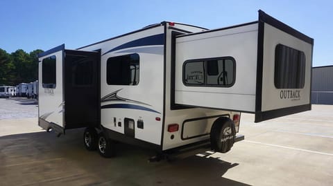 27' Keystone Outback bought new June 2017 Tráiler remolcable in Monument