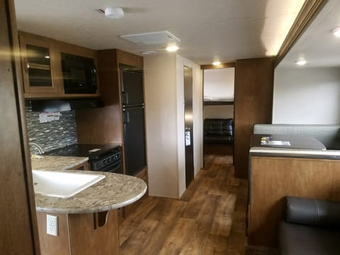 2017 Salem Cruise Light Sleeps 9 Lake Pleasant Towable trailer in Peoria