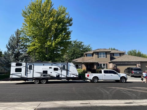 Forest River 261bhxl camper sleeps up to 9 Towable trailer in Garden City