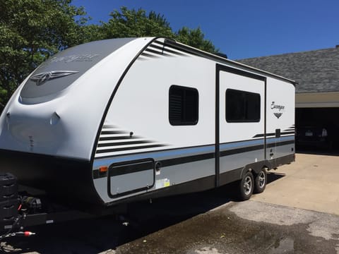 2017 Surveyor 245 BHS   Delivery available. Generator available. Towable trailer in Kansas