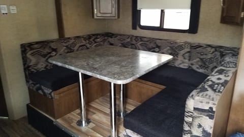 2016 Mighty Lite 20BBS sleeps 6, kitchen slide Towable trailer in Bakersfield