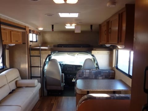 Coachmen Freelander, fully equipped with everything needed for camping Drivable vehicle in Redding