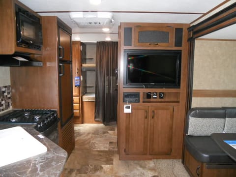 Luxury 2016 Jayco 23bhm Towable trailer in Wake Forest