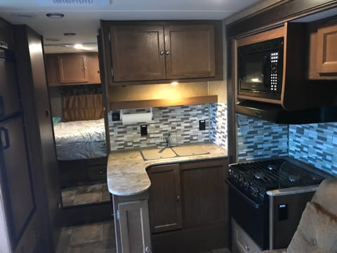 We love traveling in this RV.. and you will too! Fahrzeug in Hood Canal