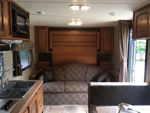 Small camper for couples or family of 4. Towable trailer in Waterford Township