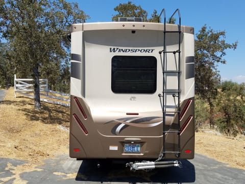 Class A - 2016 Windsport 29M - has everything Drivable vehicle in Fresno
