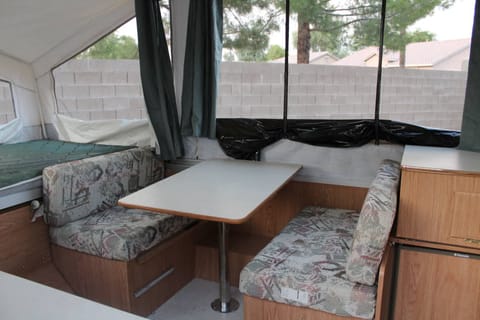 Perfect hunting or fishing pop up. Just what the Doctor ordered! Towable trailer in Gilbert