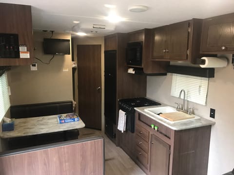 2017 Coleman 274bh Towable trailer in Vancouver