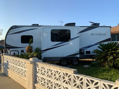 Pet friendly and Ultra light with Solar panels! Tráiler remolcable in Montebello