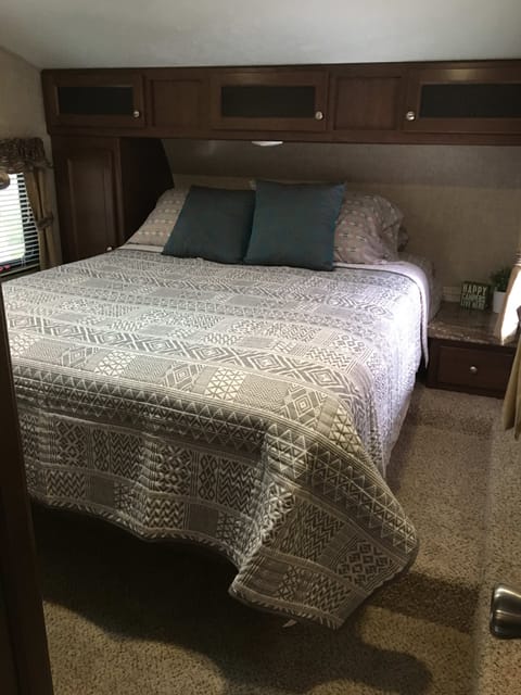 Ultimate 5th Wheel Bunkhouse Disney FW Cabana Club Towable trailer in Plant City