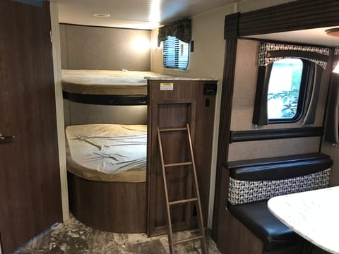 2017 Pioneer BH270 Bunkhouse! Great for Families! Rimorchio trainabile in Bradenton
