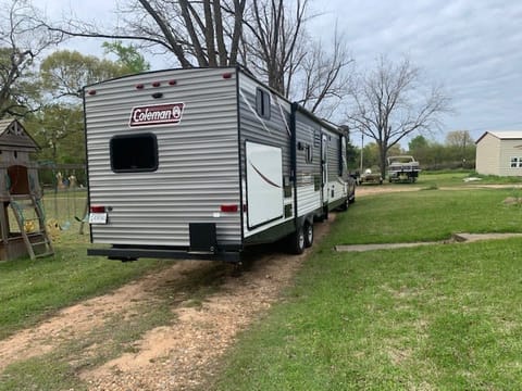 Coleman 337BH Towable trailer in Texarkana