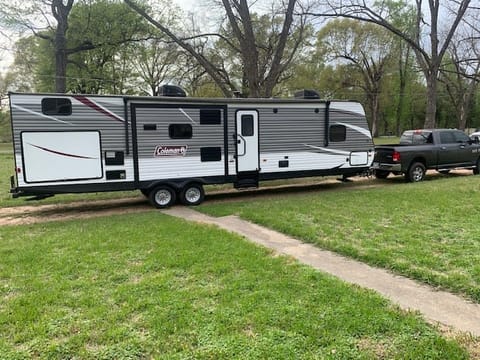 Coleman 337BH Towable trailer in Texarkana