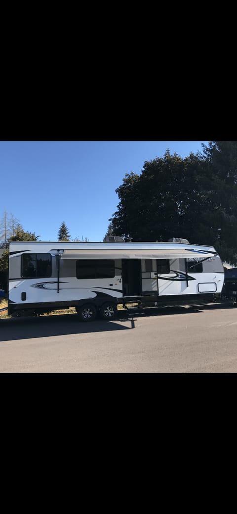 The kings family road master rv rental. Towable trailer in Vancouver