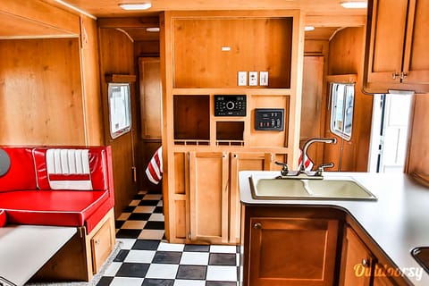 Cutest Retro Trailer Ever with Bunkhouse! Towable trailer in Orange