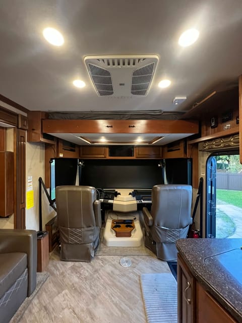 2018 Fleetwood RV Bounder 36H Drivable vehicle in Country Walk