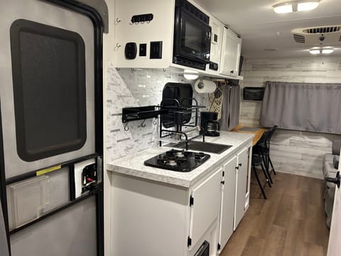 Luxurious home away from home! Towable trailer in Pueblo West