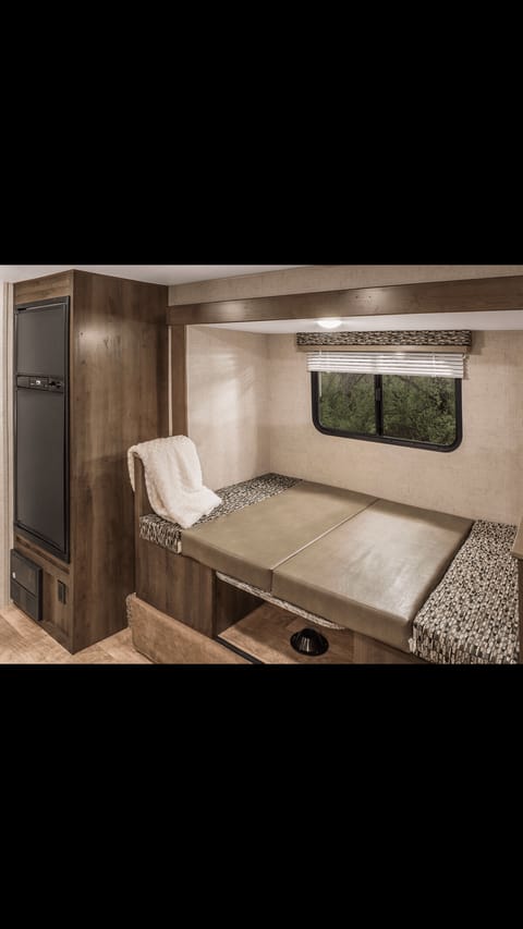 Modern travel trailer bunk house layout with all the comforts of home Towable trailer in Lowell
