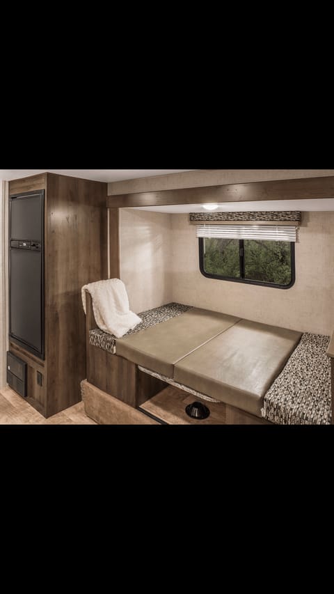 Modern travel trailer bunk house layout with all the comforts of home Trailer rebocável in Lowell