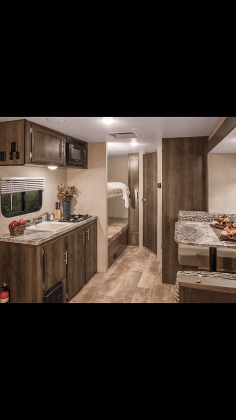 Modern travel trailer bunk house layout with all the comforts of home Trailer rebocável in Lowell