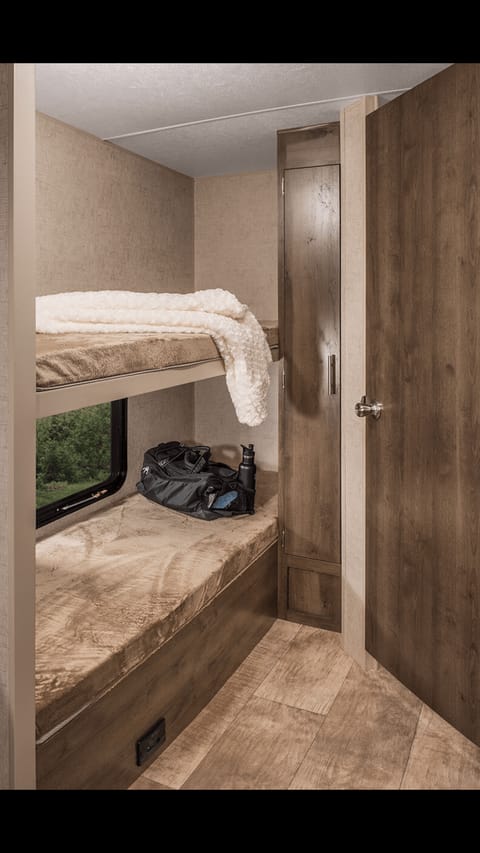 Modern travel trailer bunk house layout with all the comforts of home Trailer rebocável in Lowell