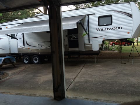 2014 Wildwood 33BHOK Towable trailer in Peachtree City