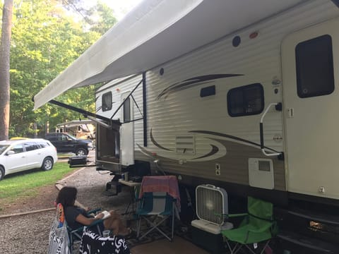 2014 Wildwood 33BHOK Tráiler remolcable in Peachtree City