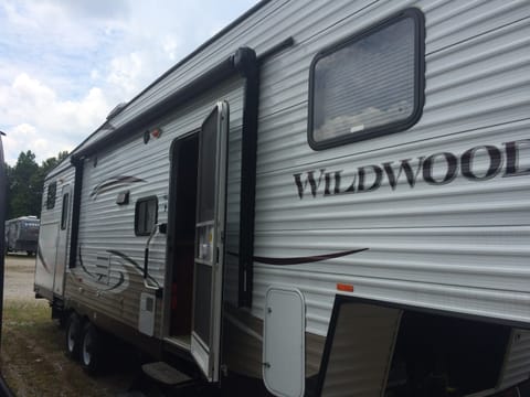 2014 Wildwood 33BHOK Towable trailer in Peachtree City