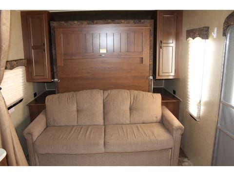 2014 Jayco Sleeps 6 Murphy bed & bunk beds Towable trailer in Poway
