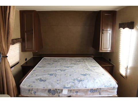 2014 Jayco Sleeps 6 Murphy bed & bunk beds Towable trailer in Poway