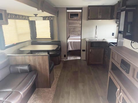 L4 Camper Towable trailer in Pearland