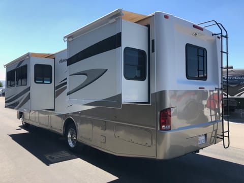 Hurricane 34' Class A with Bunk Beds Drivable vehicle in Eastvale