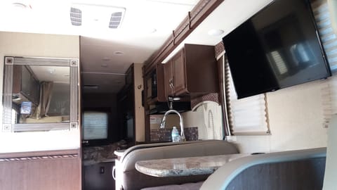 2017 class-c Thor Chateau 29g E450 29ft 3tvs, wifi Drivable vehicle in Athens
